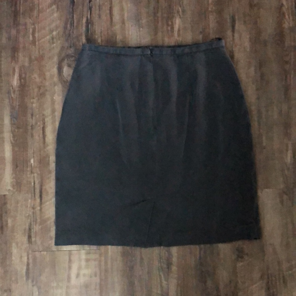 Banana Republic Skirt. Clip is missing - Picture 2 of 6